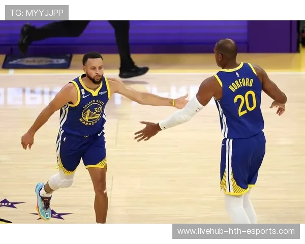 库里出球后空位打铁，勇士追分断档，库里状态神勇引领球队,勇士队走回正轨